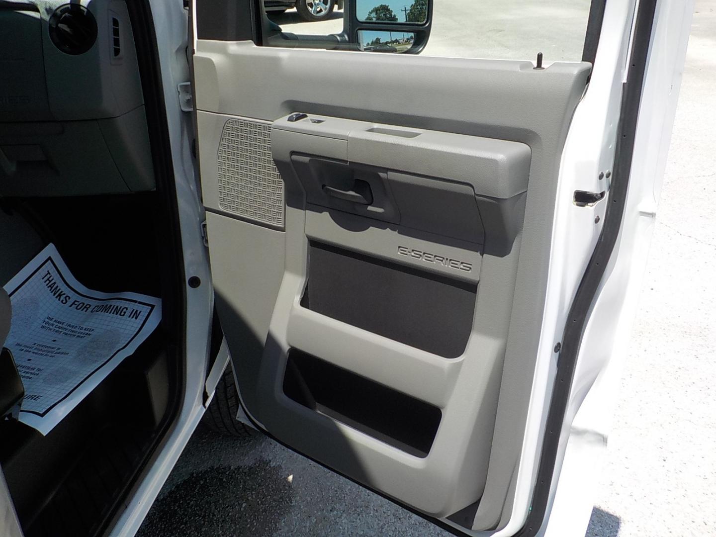 2022 White /Gray Ford Econoline (1FDWE3FK9ND) with an 7.3L V8 engine, AUTOMATIC transmission, located at 1617 W Church Street, Livingston, TX, 77351, (936) 327-3600, 30.710995, -94.951157 - LOW MILES!! If you're looking for a box van don't pass on this one!! It is ready for the BIG JOB!! This one is nice! - Photo#13